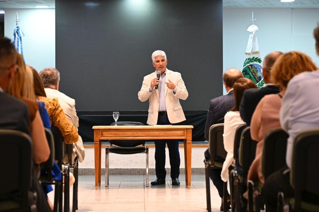 Poggi convoca a su gabinete y prepara un nuevo ajuste