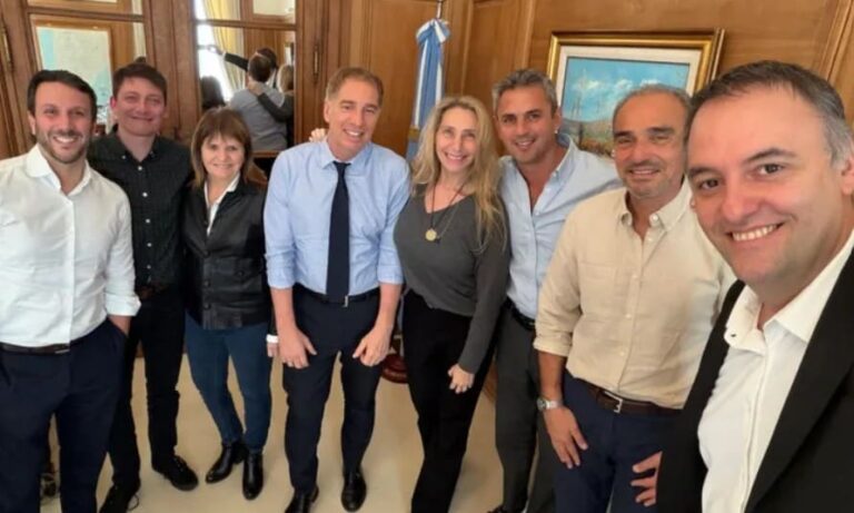 Manuel Adorni reunió a la mesa política del Gobierno y se definió la estrategia en el Congreso