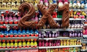 Supermercados rematan huevos de pascua que arrancan en $645 por pocas horas