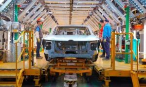 La economía sufrió un freno en febrero y la industria volvió a ser el sector más golpeado, con caídas de hasta 11%