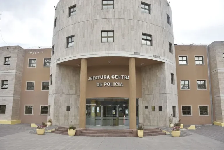 Allanaron la Dirección de Investigaciones de la Policía y pasaron a disponibilidad a tres agentes