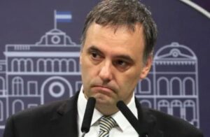 Avanza la causa contra Manuel Adorni: piden levantar su secreto bancario y suman cinco testigos