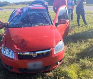 Una mujer perdió el control de su auto, volcó en la autopista 55 y salió ilesa