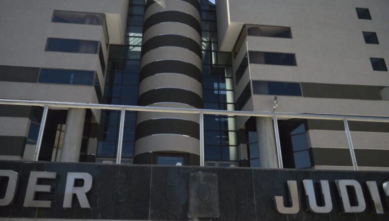 Preventiva y domiciliaria para dos imputados por hurto, amenazas e incumplimientos judiciales