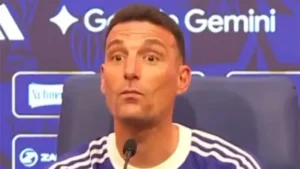 VIDEO| insólito momento con un hincha en la conferencia de Lionel Scaloni