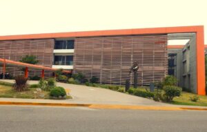 Empleados públicos cobrarán sus sueldos el 30 de abril con el aumento del 5%