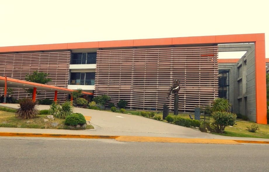 Empleados públicos cobrarán sus sueldos el 30 de abril con el aumento del 5%