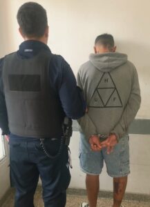 Cámaras de un supermercado delataron a un hombre que intentó robar una moto