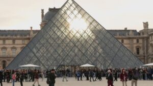 Museo del Louvre refuerza su seguridad tras el robo millonario