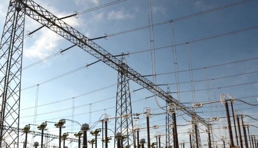 Avanza la privatización de Enarsa con la venta de Transener
