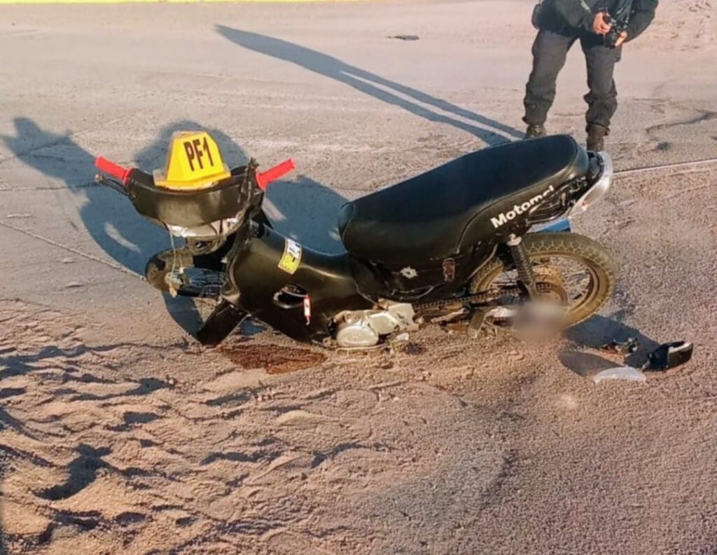 La Punta: una motociclista sufrió lesiones al chocar contra un taxi