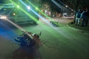 Una joven sufrió traumatismo de cráneo tras un choque entre motocicletas en Villa Mercedes