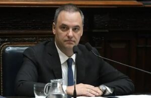 La Justicia ordenó peritar el celular del contratista que contrató Manuel Adorni