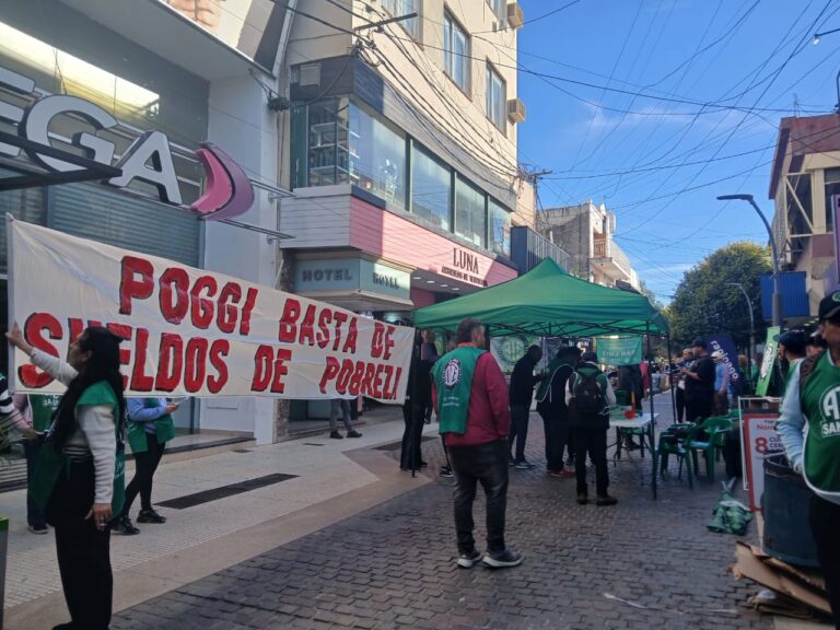 ATE reclamó recomposición salarial y derechos laborales en la peatonal de la ciudad
