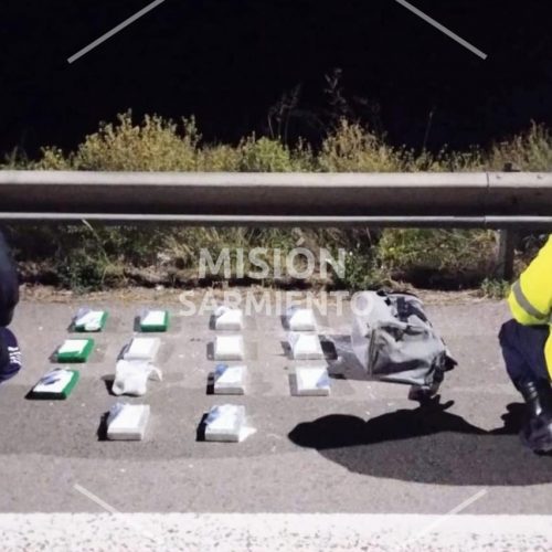 327 millones de pesos: hallaron un bolso con 13 kilos de cocaína en el puente del Desaguadero