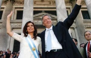 El Gobierno presentó una queja ante la Justicia para impedir que Cristina cobre la pensión de Néstor Kirchner