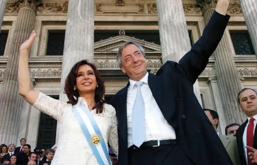El Gobierno presentó una queja ante la Justicia para impedir que Cristina cobre la pensión de Néstor Kirchner