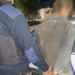 Incumplió con la orden de restricción de acercamiento a la casa de su expareja y fue detenido