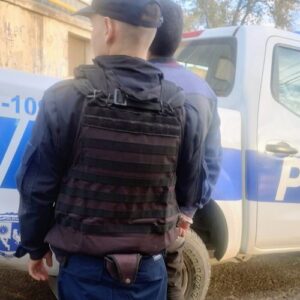 Detuvieron a un hombre acusado de agredir a su pareja y a una adolescente con una cadena