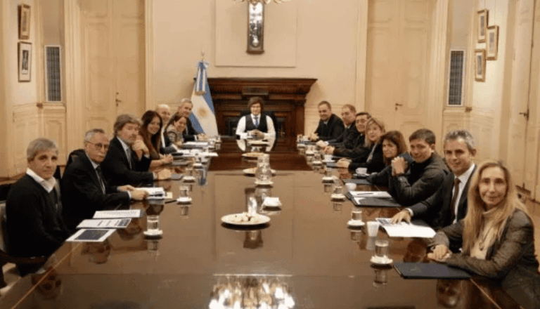 Tras el Tedeum, Javier Milei encabeza una nueva reunión de gabinete en Casa Rosada