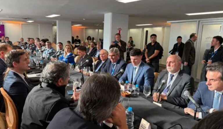 El Gobierno lanzó la Mesa Federal Minera junto a gobernadores y empresarios del sector