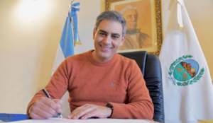 Hissa firmó la compra de un camión compactador y avanza en la adquisición de 12 colectivos para Transpuntano