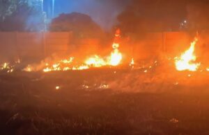 Bomberos sofocaron un incendio de un baldío cerca de un depósito químico en San Luis