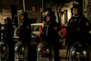 Motín, incendio y fuga de presos en una comisaría de Balvanera
