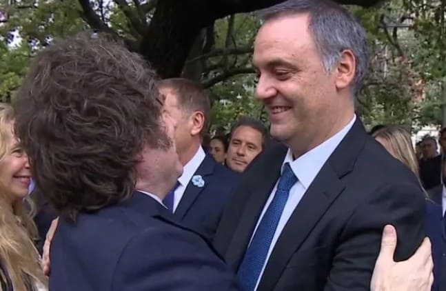 Javier Milei volvió a atacar a la prensa y negó que Pablo Quirno reemplace a Manuel Adorni