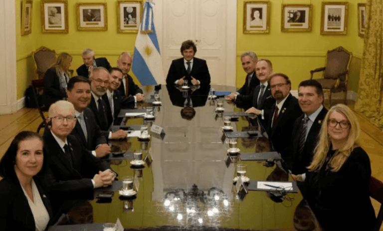 Milei recibió al embajador de Estados Unidos y anunció una inversión de u$s8 mil millones