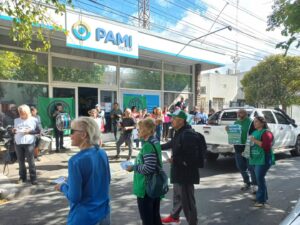 VIDEO | Crisis en PAMI: denuncian recortes, falta de médicos y demoras en prestaciones para jubilados