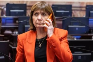 Patricia Bullrich presentó su declaración jurada y aumentó la presión interna sobre Manuel Adorni