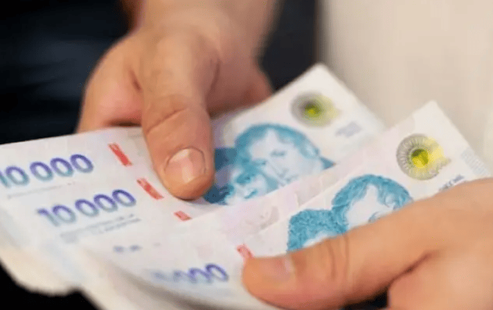 INDEC: los salarios registrados bajaron por séptimo mes consecutivo en marzo