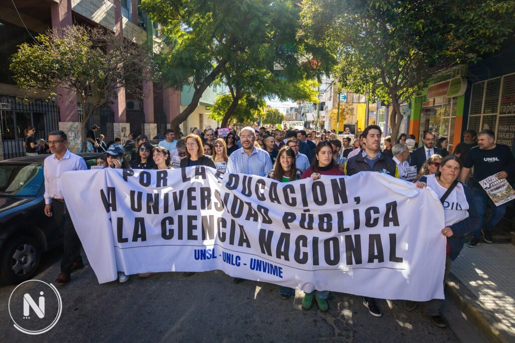 «Milei, cumplí la ley»: San Luis se sumó a la marcha universitaria