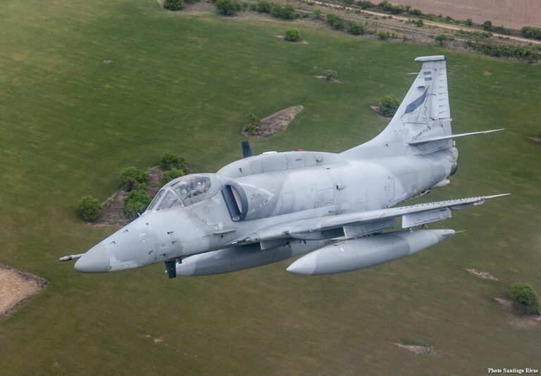 La V Brigada Aérea, al borde del cierre: la Fuerza Aérea retira los Fightinghawk