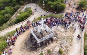 Miles de personas participan de las festividades religiosas en Villa de la Quebrada y Renca