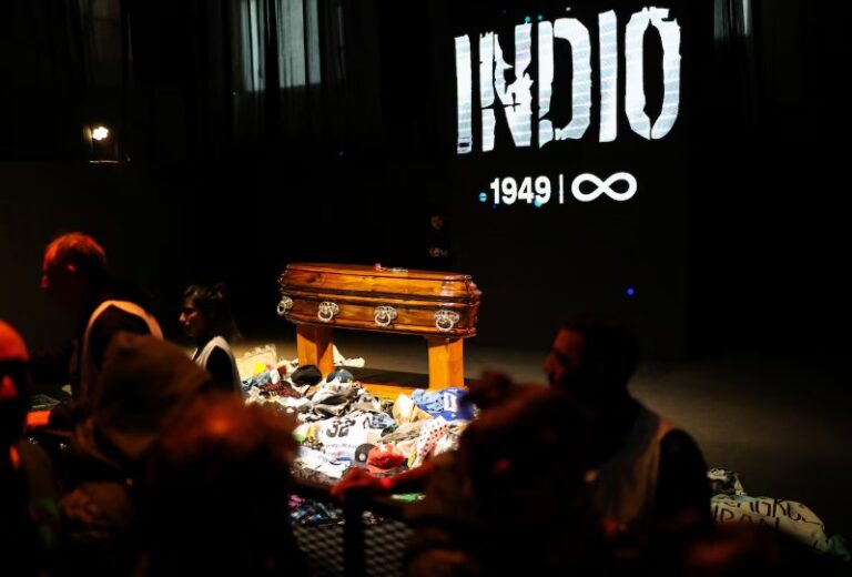 Finalizó el velorio del Indio Solari y cerró una despedida histórica