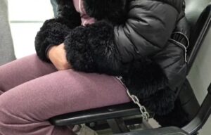 Víctima de abuso se encadenó en tribunales de Catamarca