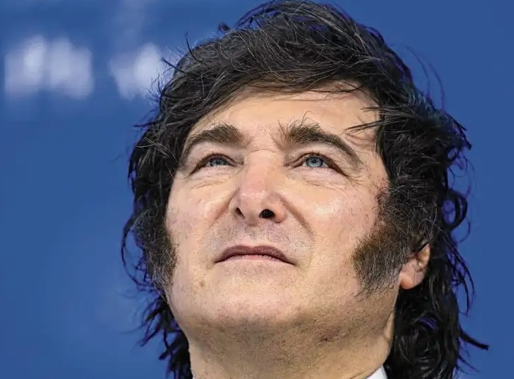 Milei inicia una gira internacional en medio de la crisis política