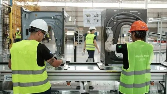 Empleo formal cae otra vez y el salario mínimo pierde poder de compra