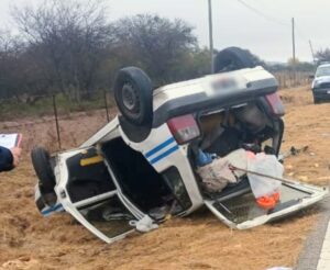 Donovan: un taxista perdió el control de su auto, volcó y dos pasajeros resultaron heridos