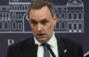 Manuel Adorni canceló su informe de gestión en el Senado mientras la oposición presiona para interpelarlo