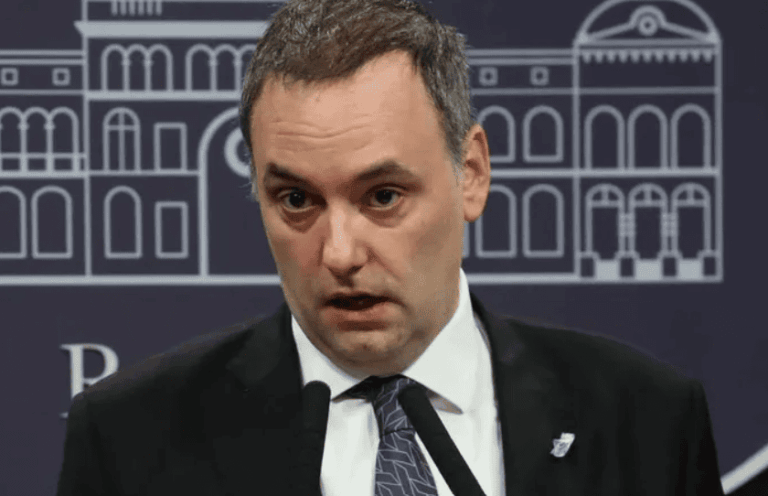 Manuel Adorni canceló su informe de gestión en el Senado mientras la oposición presiona para interpelarlo