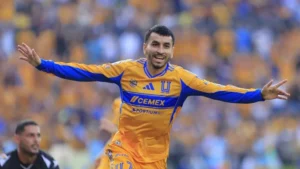 River va por otro campeón del mundo: acuerdo con Ángel Correa y negociación abierta con Tigres