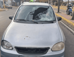 Una mujer resultó herida tras ser atropellada por un auto frente al Hospital Pediátrico San Luis 
