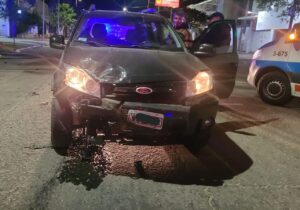 Un conductor que chocó con su auto a un patrullero fue detenido y dio positivo en alcoholemia