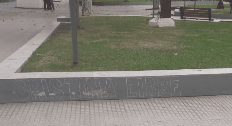 Merlo: repudian la utilización de bienes patrimoniales durante una manifestación en apoyo a CFK 
