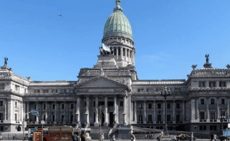 Martín Menem afirmó que el Congreso «no reúne las condiciones» para albergar el velorio del Indio Solari