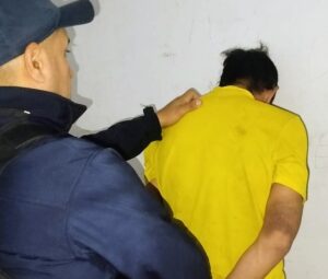 Arrojó objetos contra la Policía y terminó detenido tras agredir a su madre que fue hospitalizada