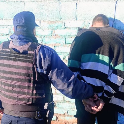 Un hombre fue detenido por agredir a su pareja en su casa